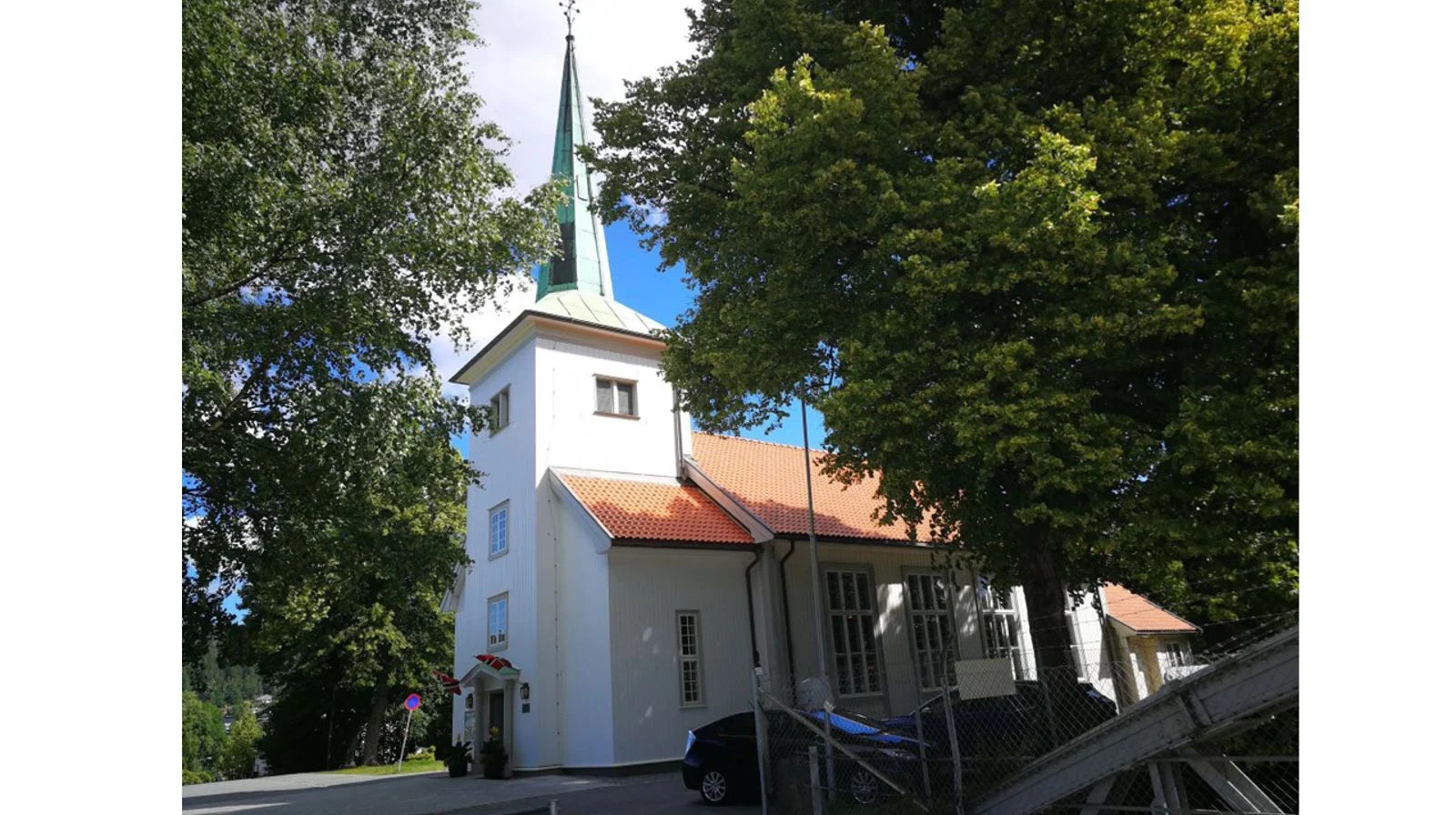 Strømsgodset kirke antall sitteplasser 200