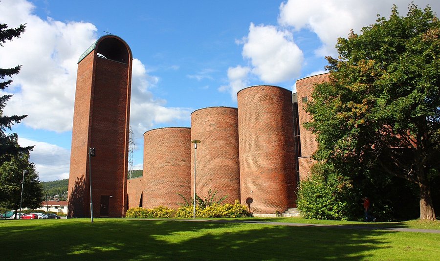 Åssiden kirke antall sitteplasser 350